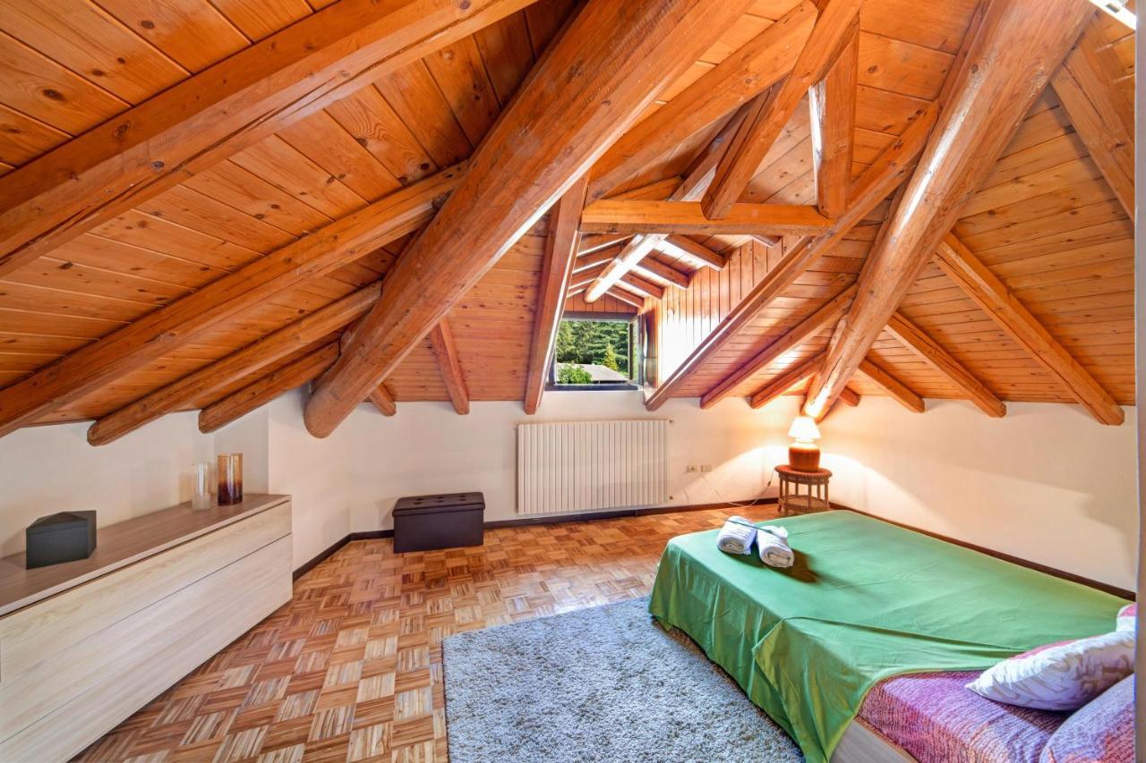 Apartament Mansarda Fra Monte E Lago Esino Lario Zewnętrze zdjęcie