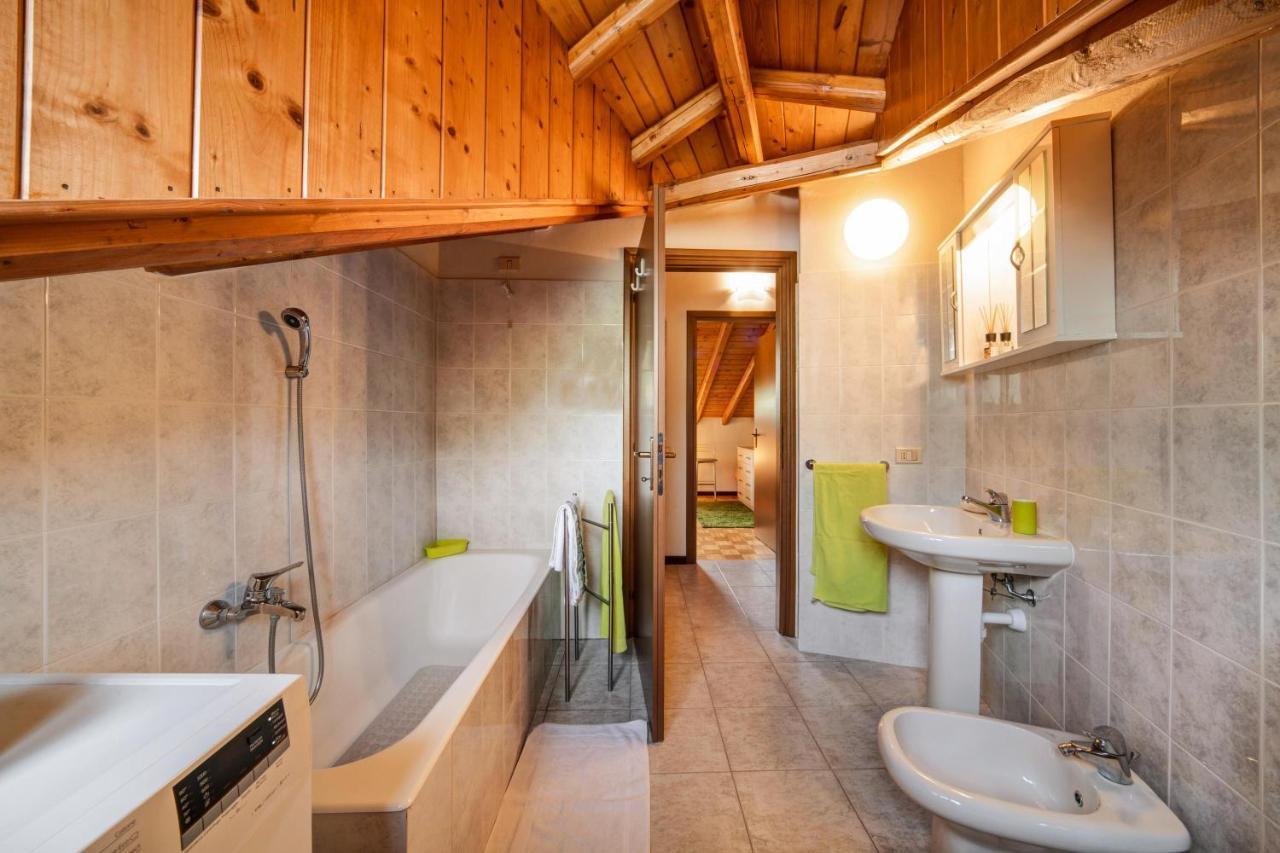 Apartament Mansarda Fra Monte E Lago Esino Lario Zewnętrze zdjęcie